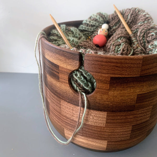 Strikkeskål i Valnøddetræ