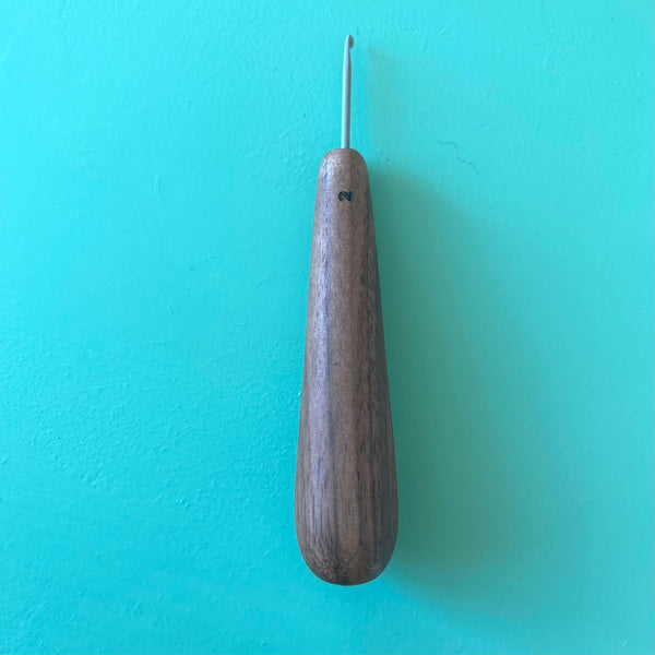 3,5 hæklenål i mørkt træ