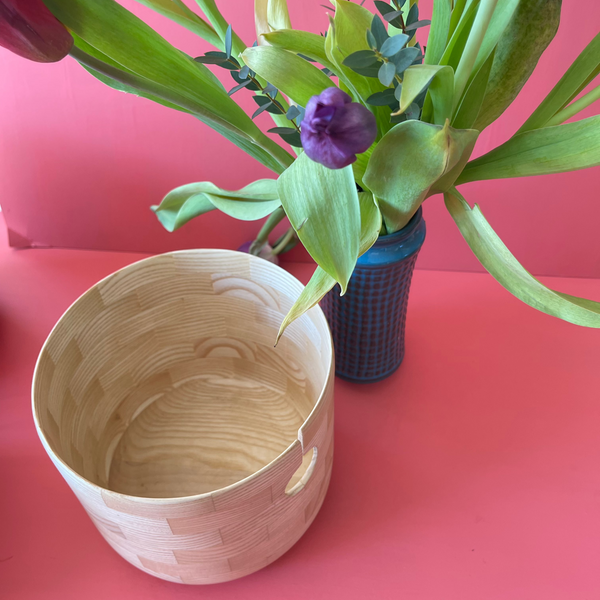 garnskål i asketræ detalje