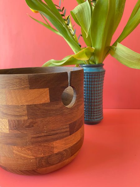 Strikkeskål i Valnød