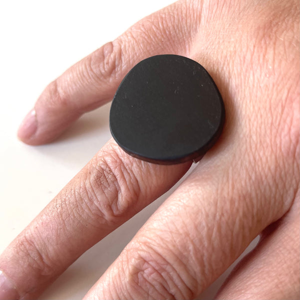 Drejerindens sølvring med palisandertræ