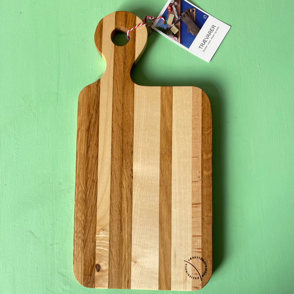 Lille tapasbræt med håndtag, lyse træsorter blandet