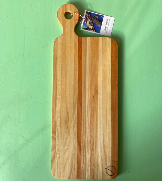 land tapasbræt med lyse striber i varierende træsorter - med håndtag