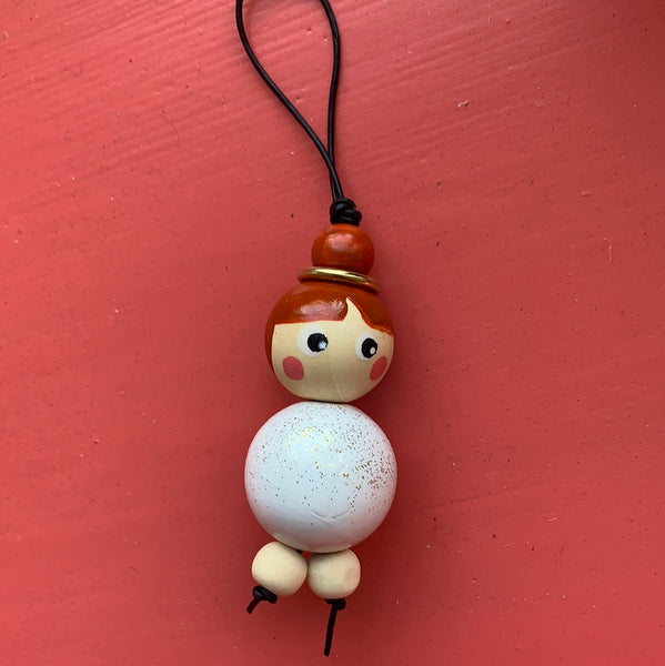 Miss Gloria med rødt hår